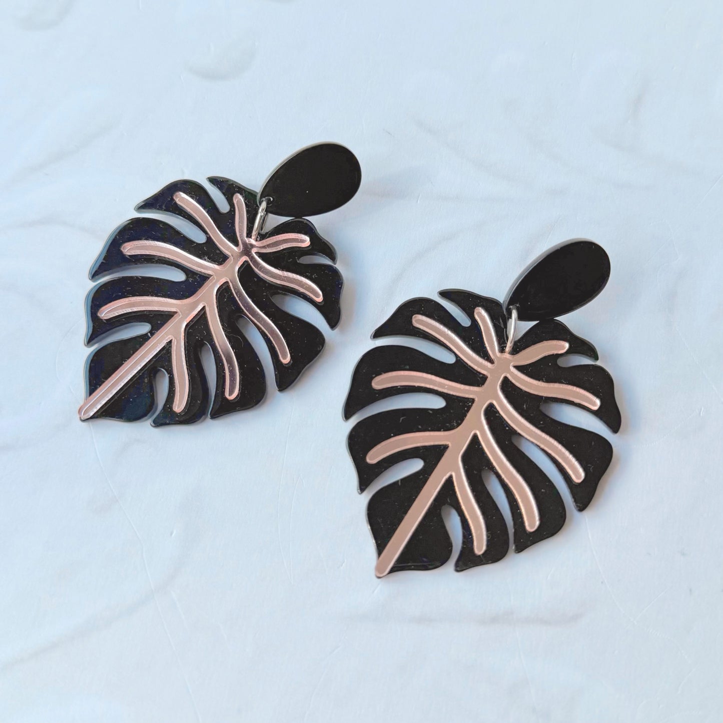 Aretes hojas Hawái -  negras con rosa gold