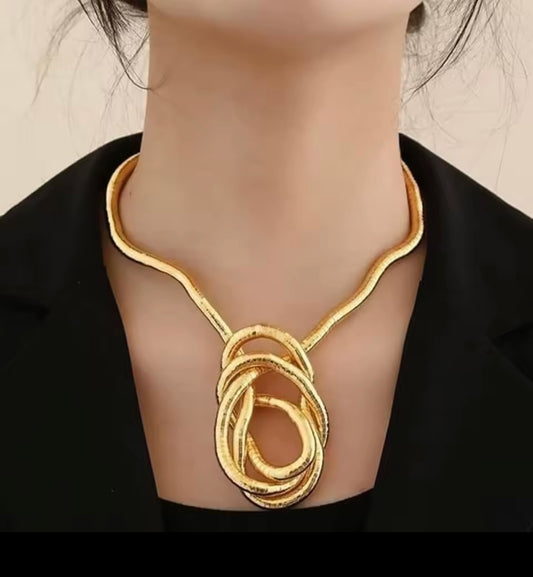 Collar versátil dorado