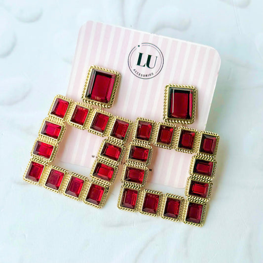 Aretes cuadrados rojos