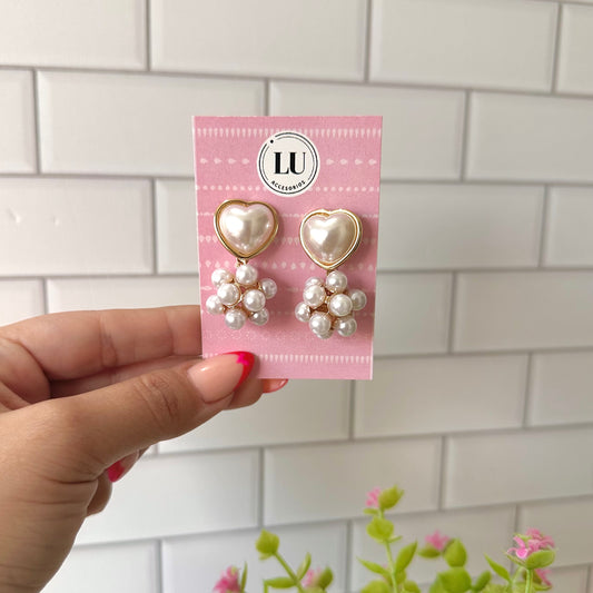 Aretes de perlitas blancas y corazón