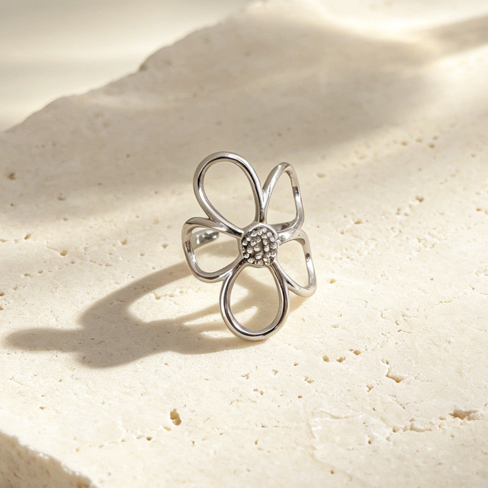 Anillo ajustable flor plateada - acero inoxidable