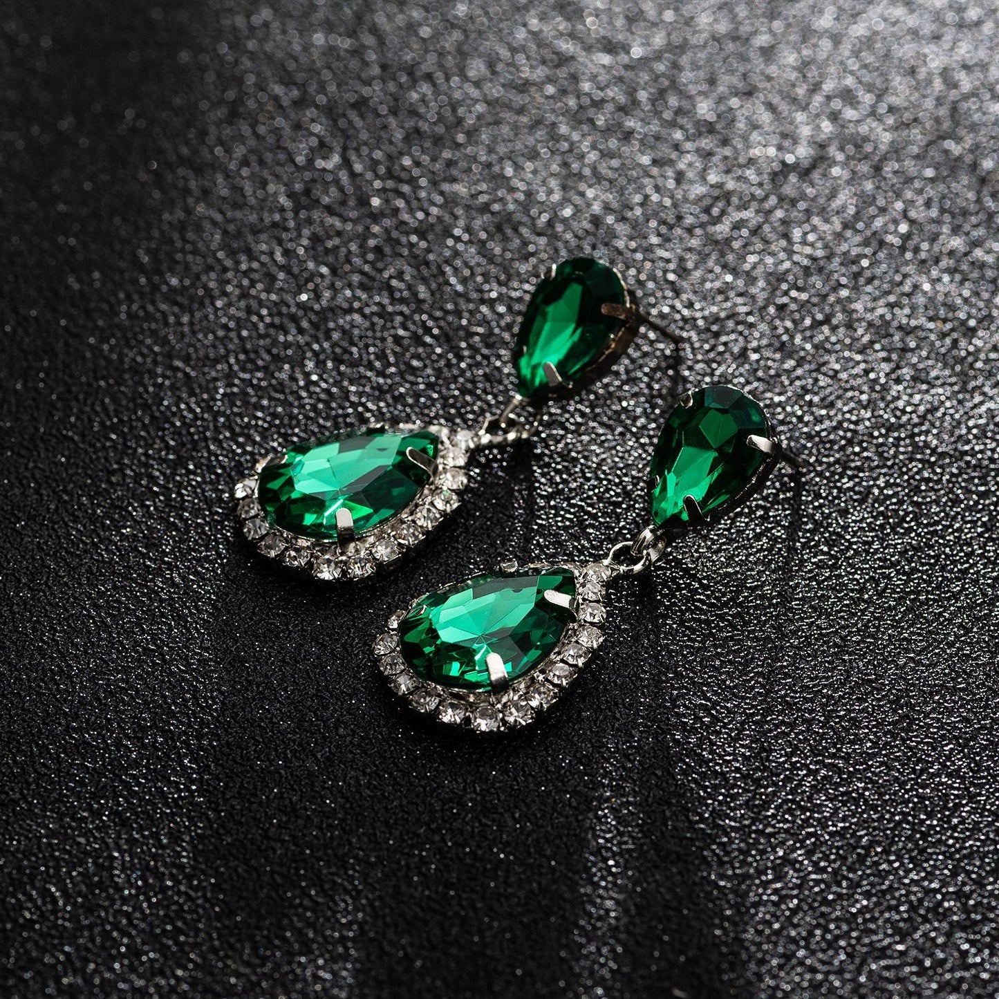 Aretes de gota verdes