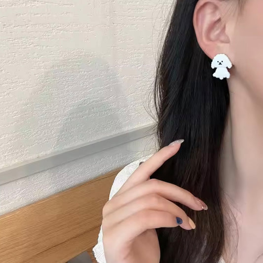 Aretes de perritos blancos