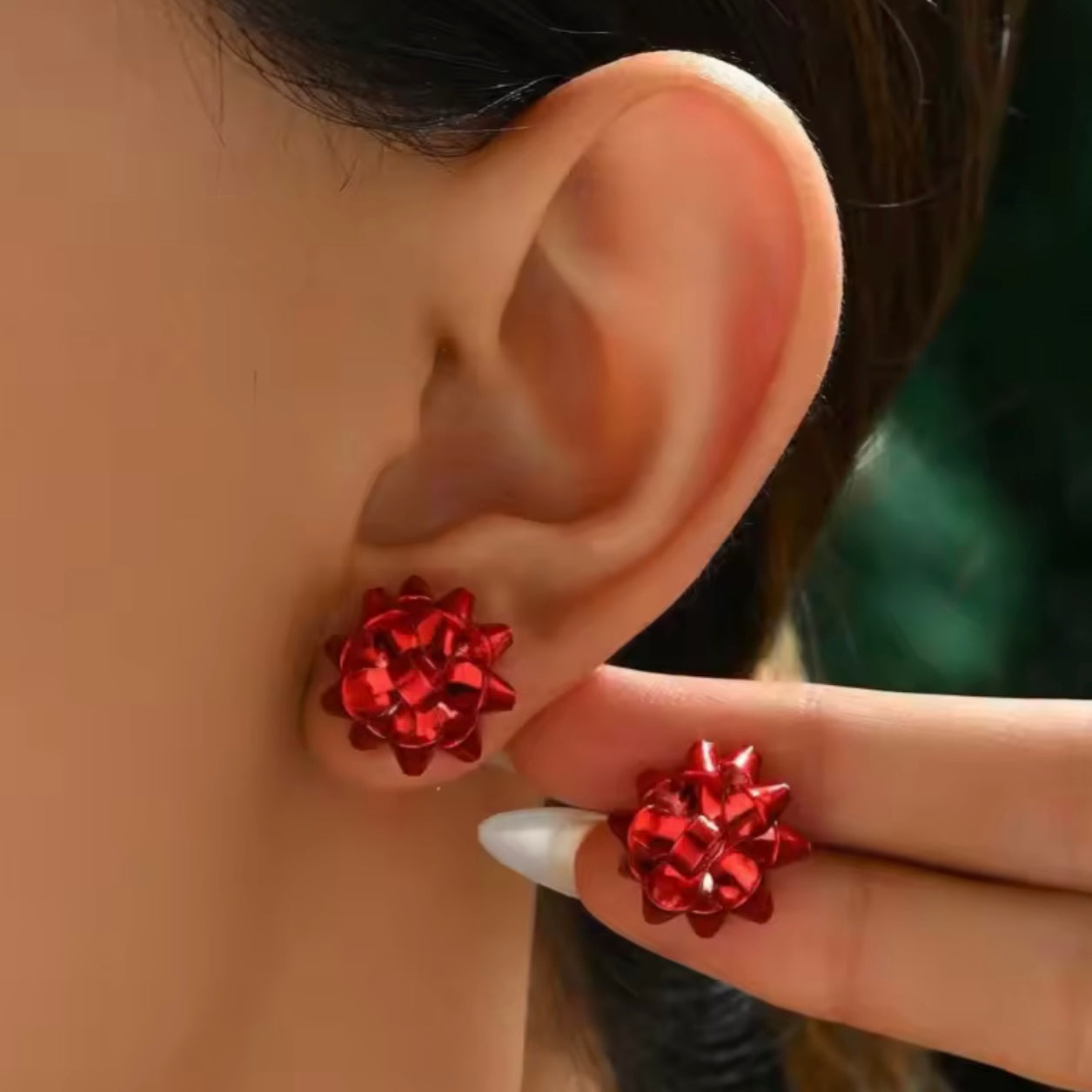 Aretes de moño rojo
