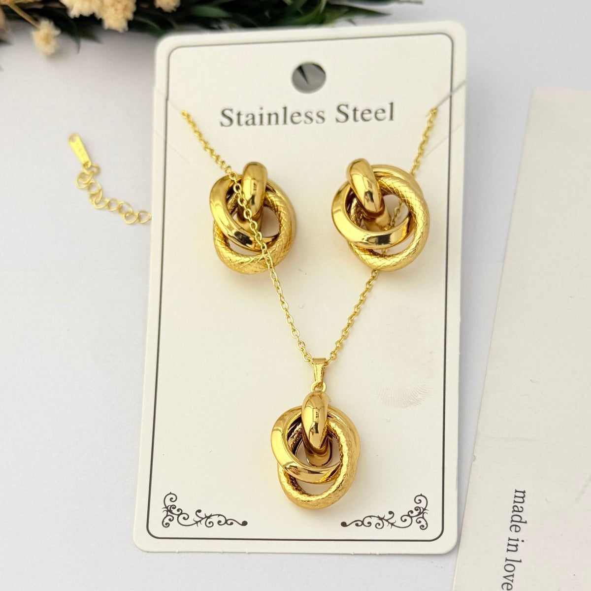 Set de collar+aretes dorados- acero inoxidable