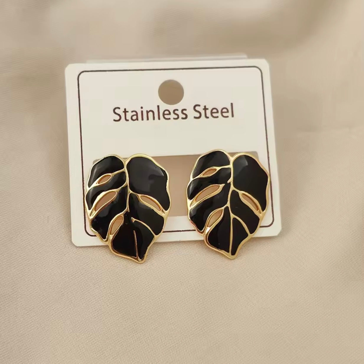 Aretes hojas Hawái negras- acero inoxidable