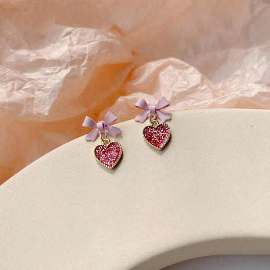 Aretes de corazón morados escarchados