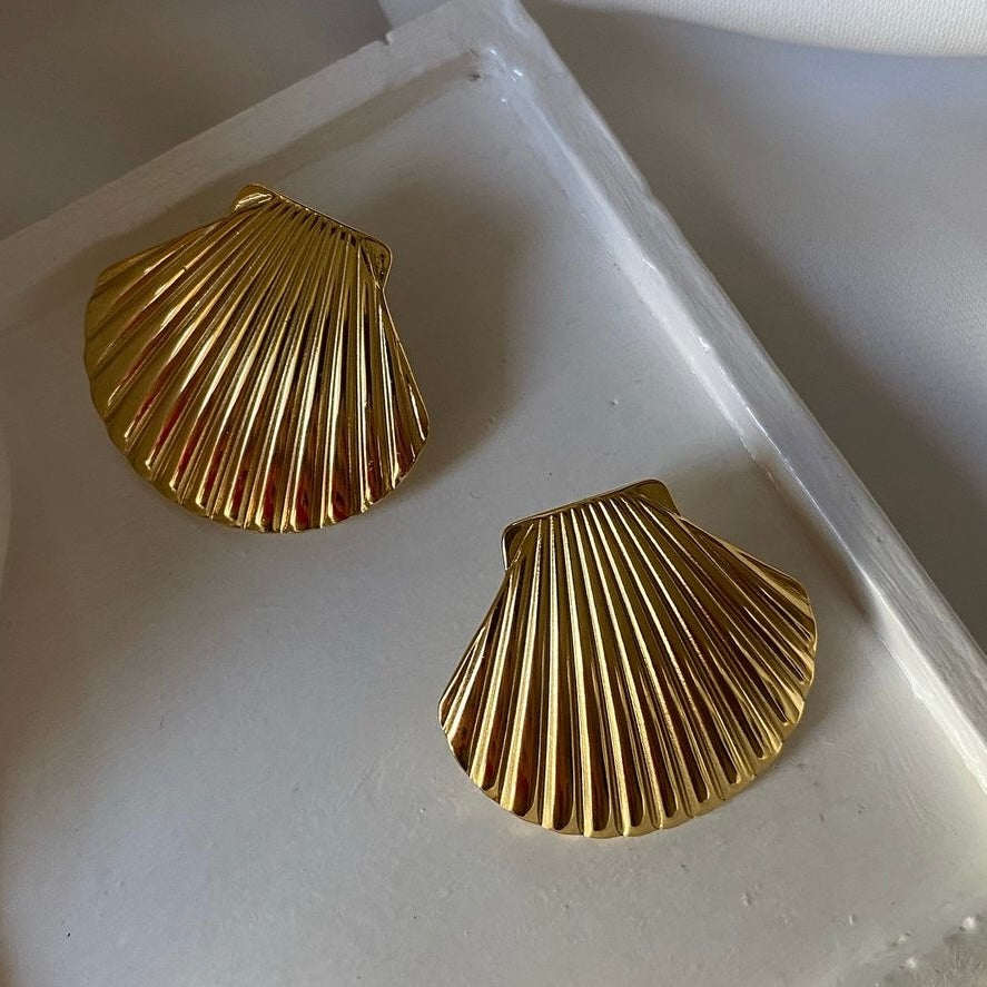 Aretes conchitas doradas- acero inoxidable