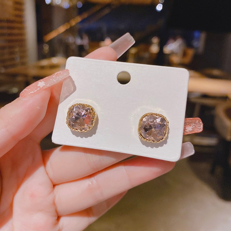 Aretes pequeños rosados con dorado