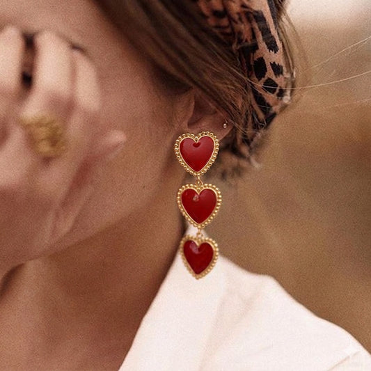 Aretes largos corazones rojos