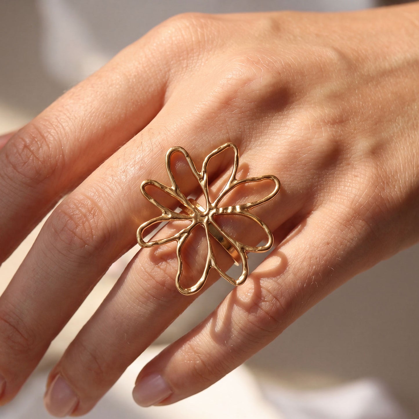 Anillo ajustable flor dorada - acero inoxidable