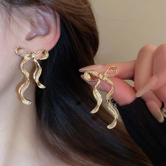 Aretes largos de lazos