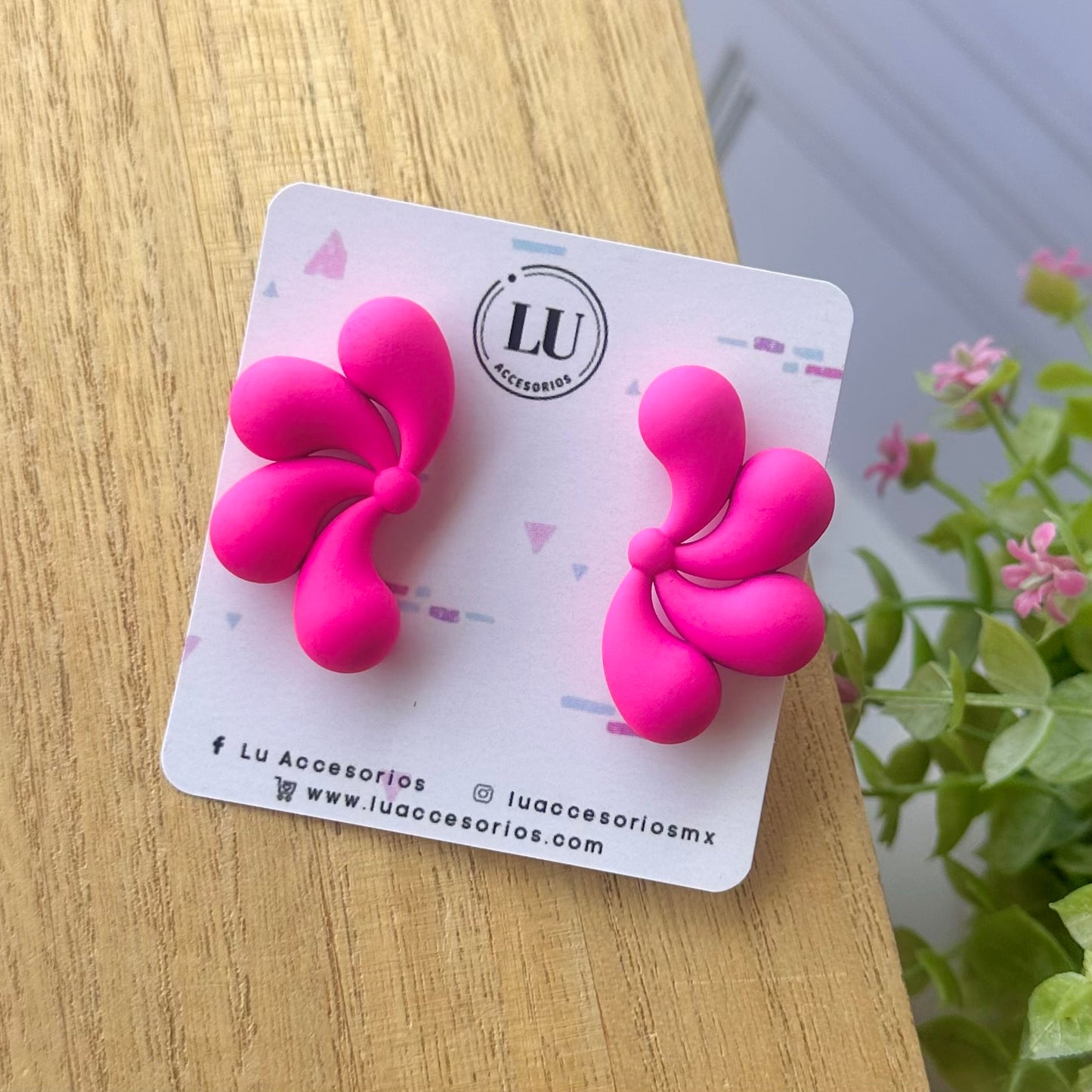 Aretes de gotas rosadas