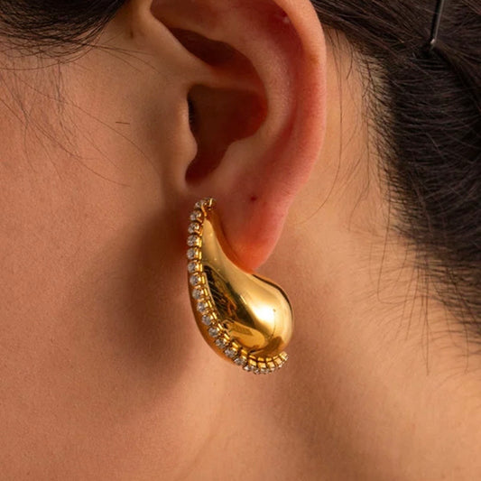 Aretes de gota con pedrería - dorados