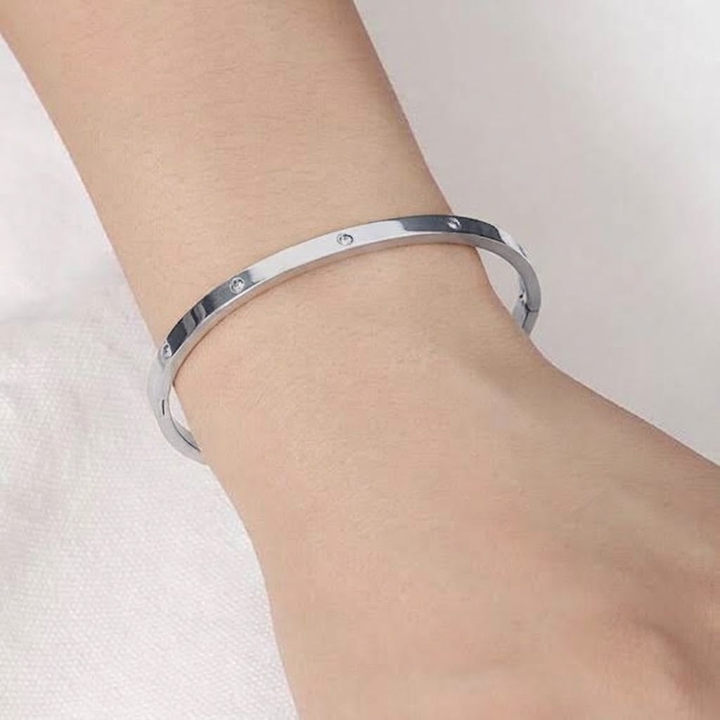 Brazalete plateado con piedritas - Acero inoxidable
