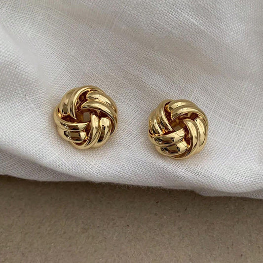Aretes pequeños dorados