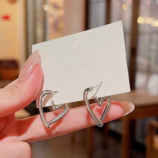 Aretes corazones plateados