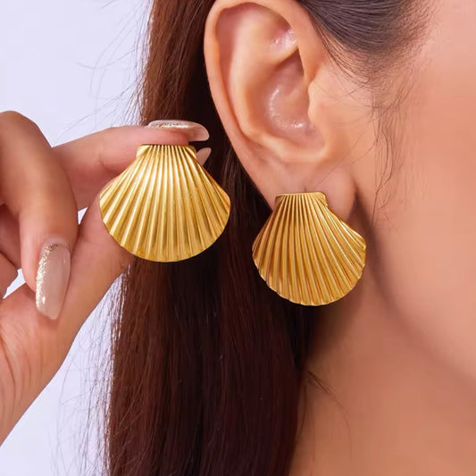 Aretes de conchita dorados - acero inoxidable