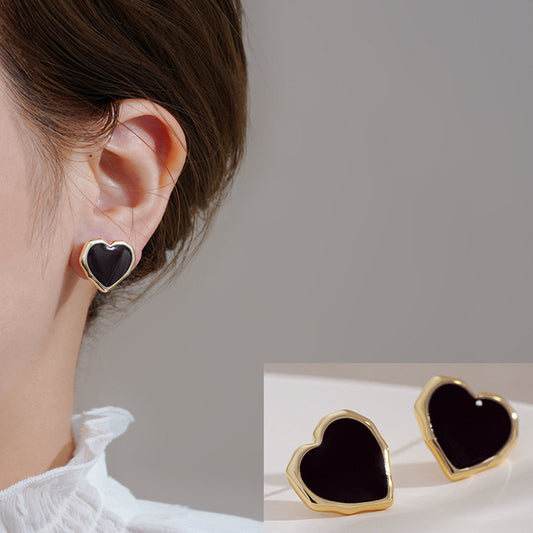 Aretes pequeños corazones negros