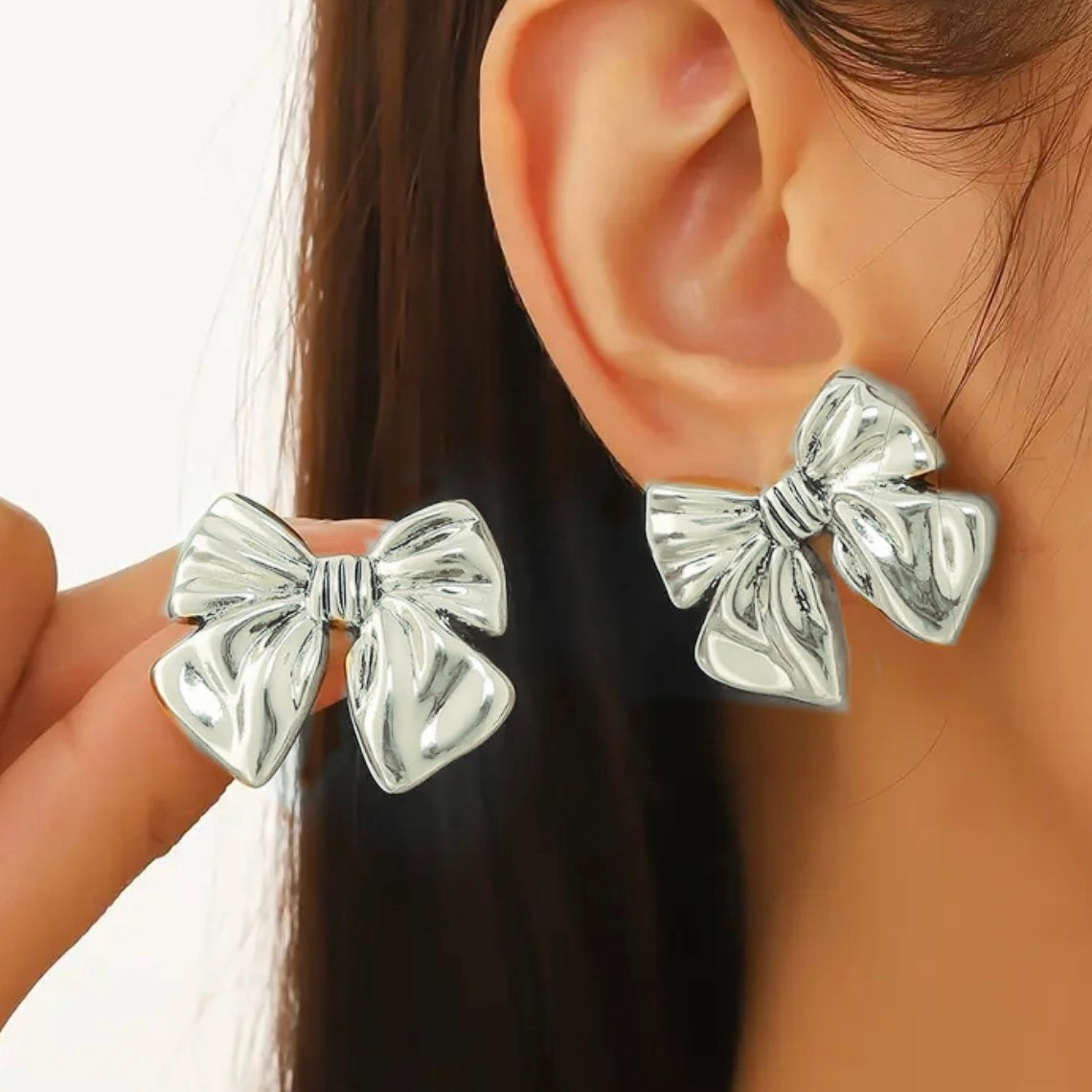 Aretes moños plateados- acero inoxidable