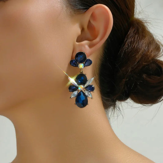 Aretes largos con pedrería azul