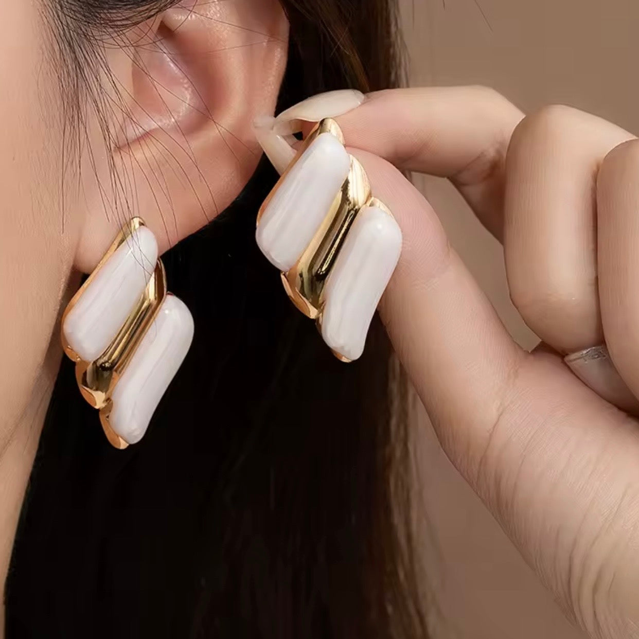 Aretes blanco y dorado - acero inoxidable