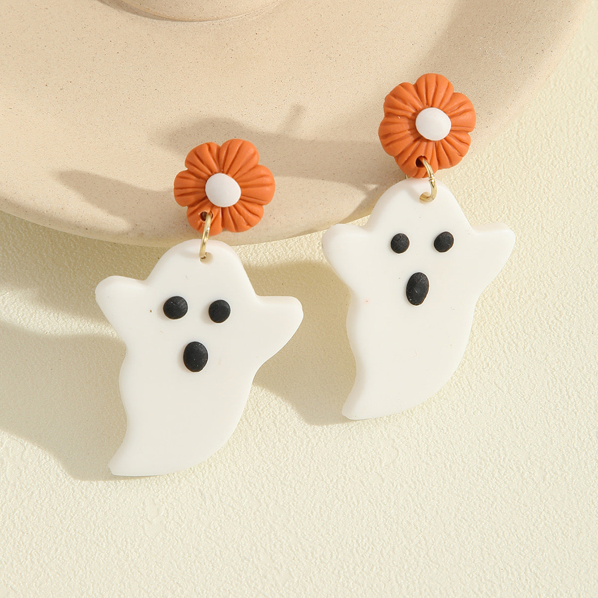 Aretes de fantasma con flor