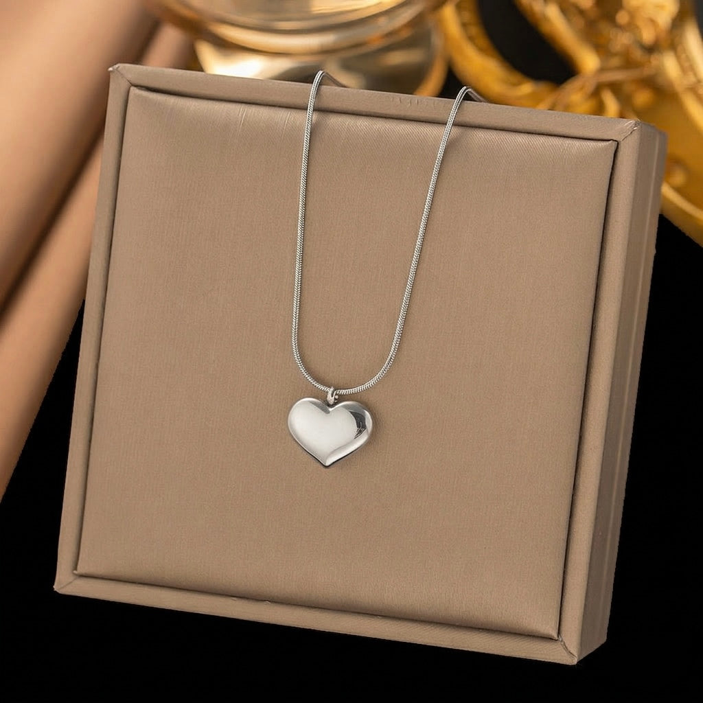 Collar de corazón plateado - acero inoxidable