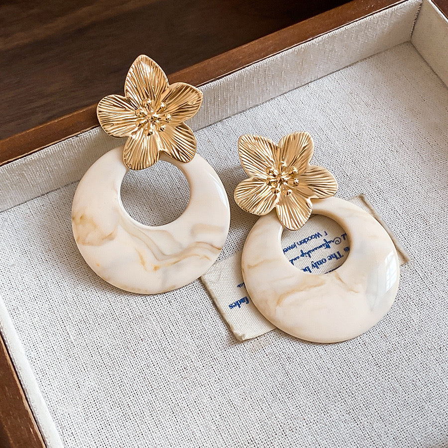 Aretes de flores doradas + nude- acero inoxidable