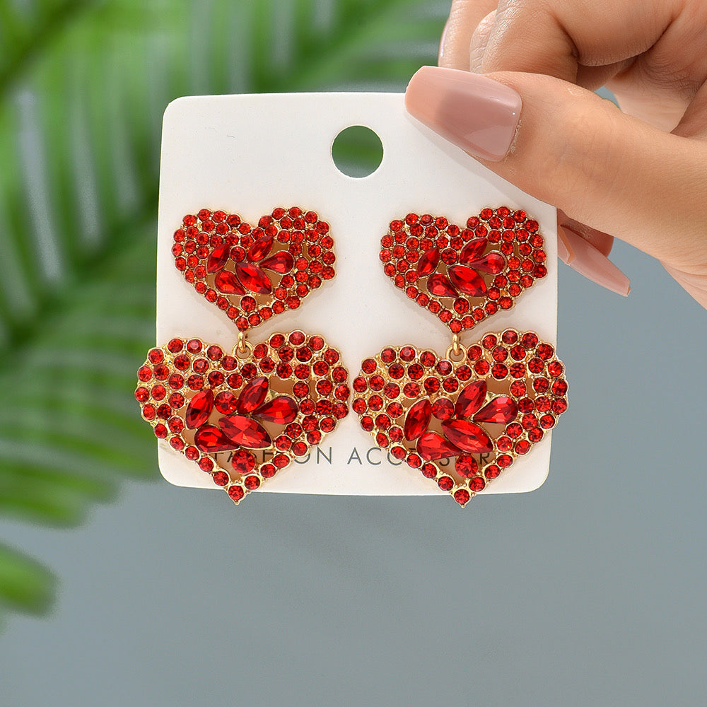 Aretes de corazones con pedreria roja