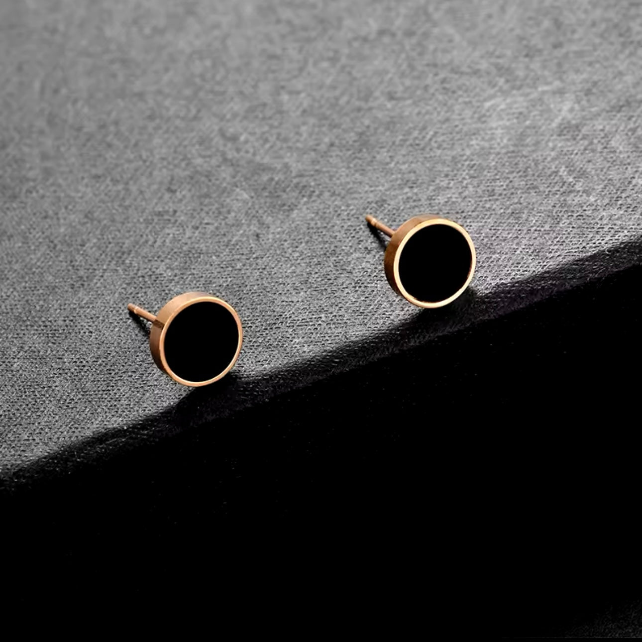 Arete de circulo negro - acero inoxidable rose gold