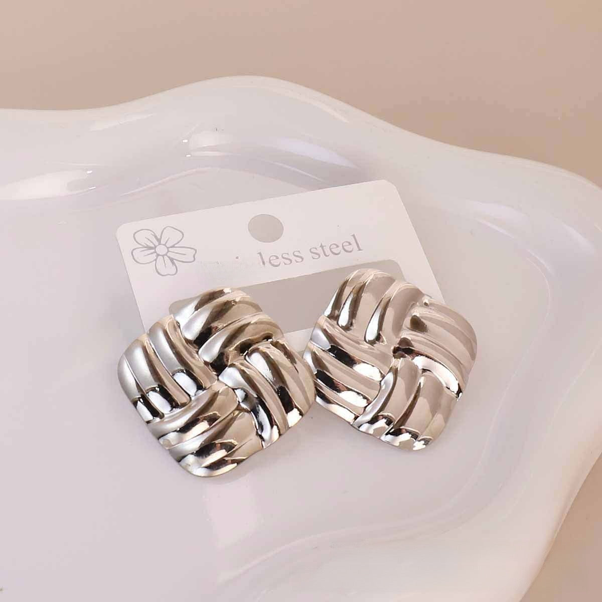 Aretes cuadrados plateados - acero inoxidable