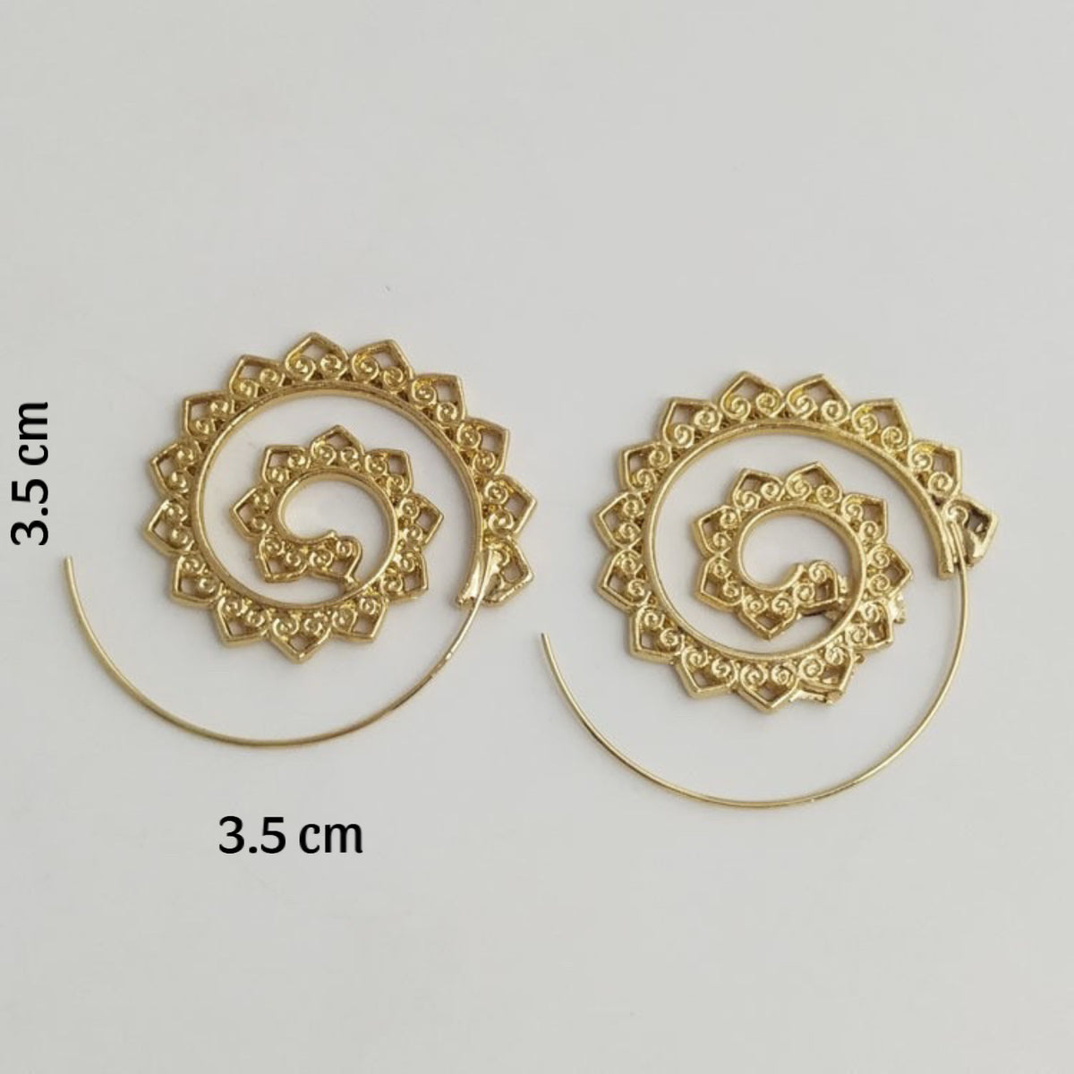Aretes en espiral dorados