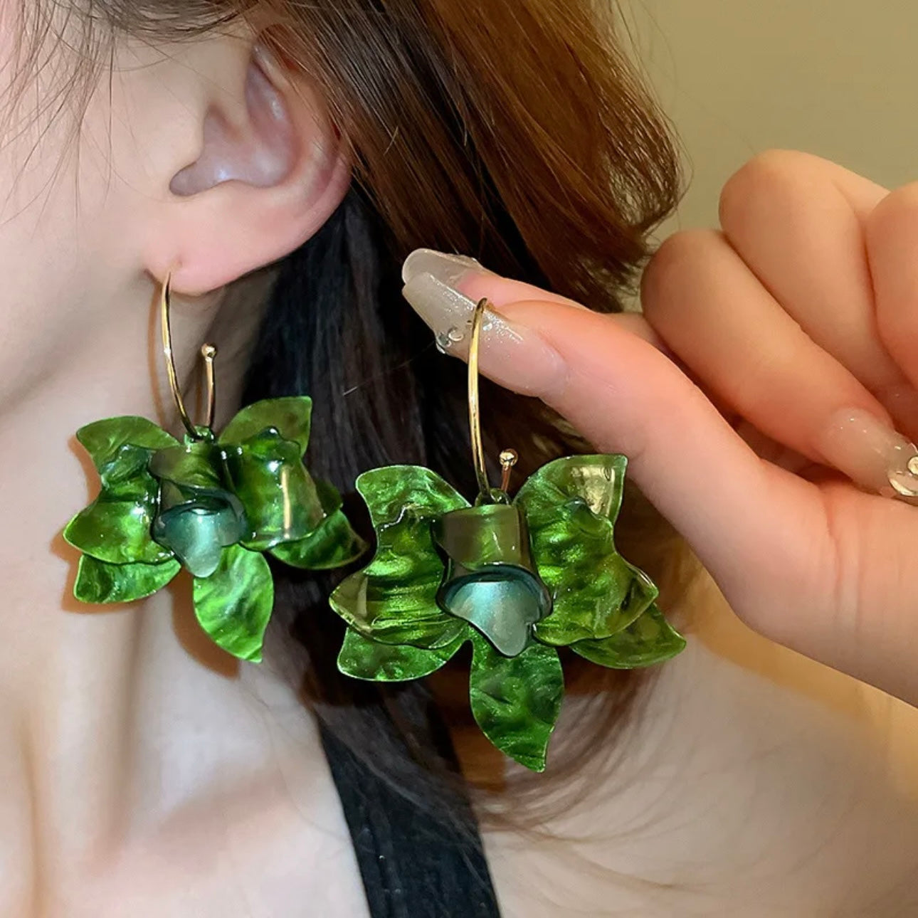 Aretes de flores verdes