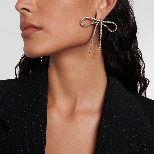 Aretes de lazos plateados