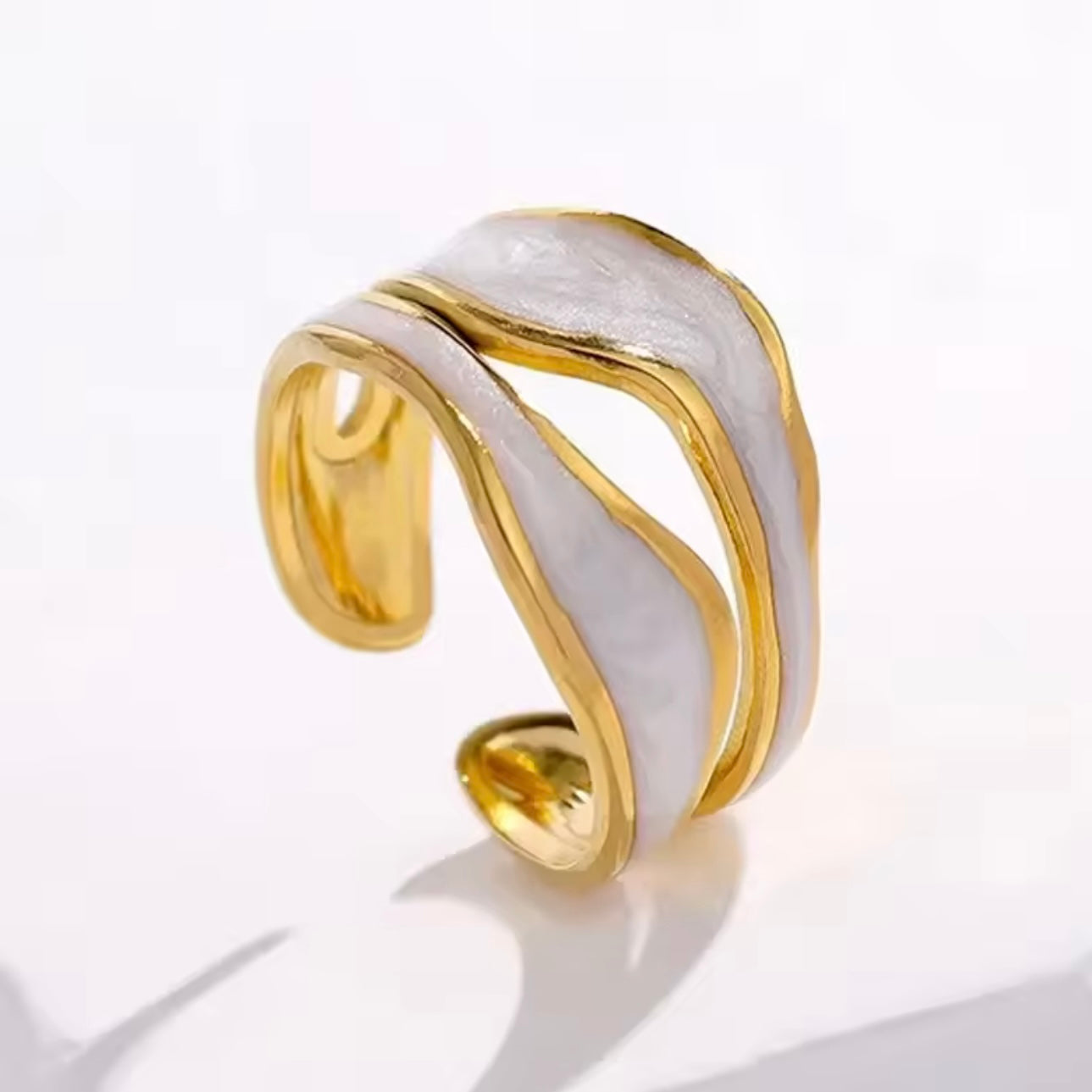 Anillo ajustable dorado con blanco / Acero inoxidable