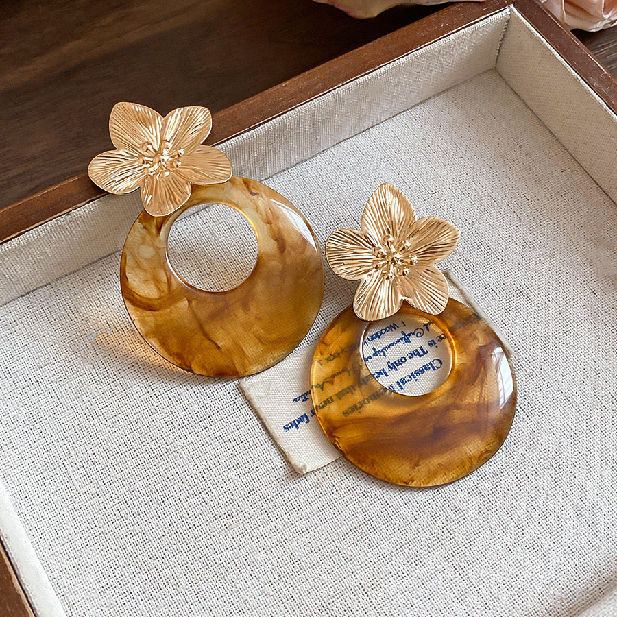 Aretes de flores doradas + carey acero inoxidable