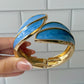 Brazalete azul y dorado
