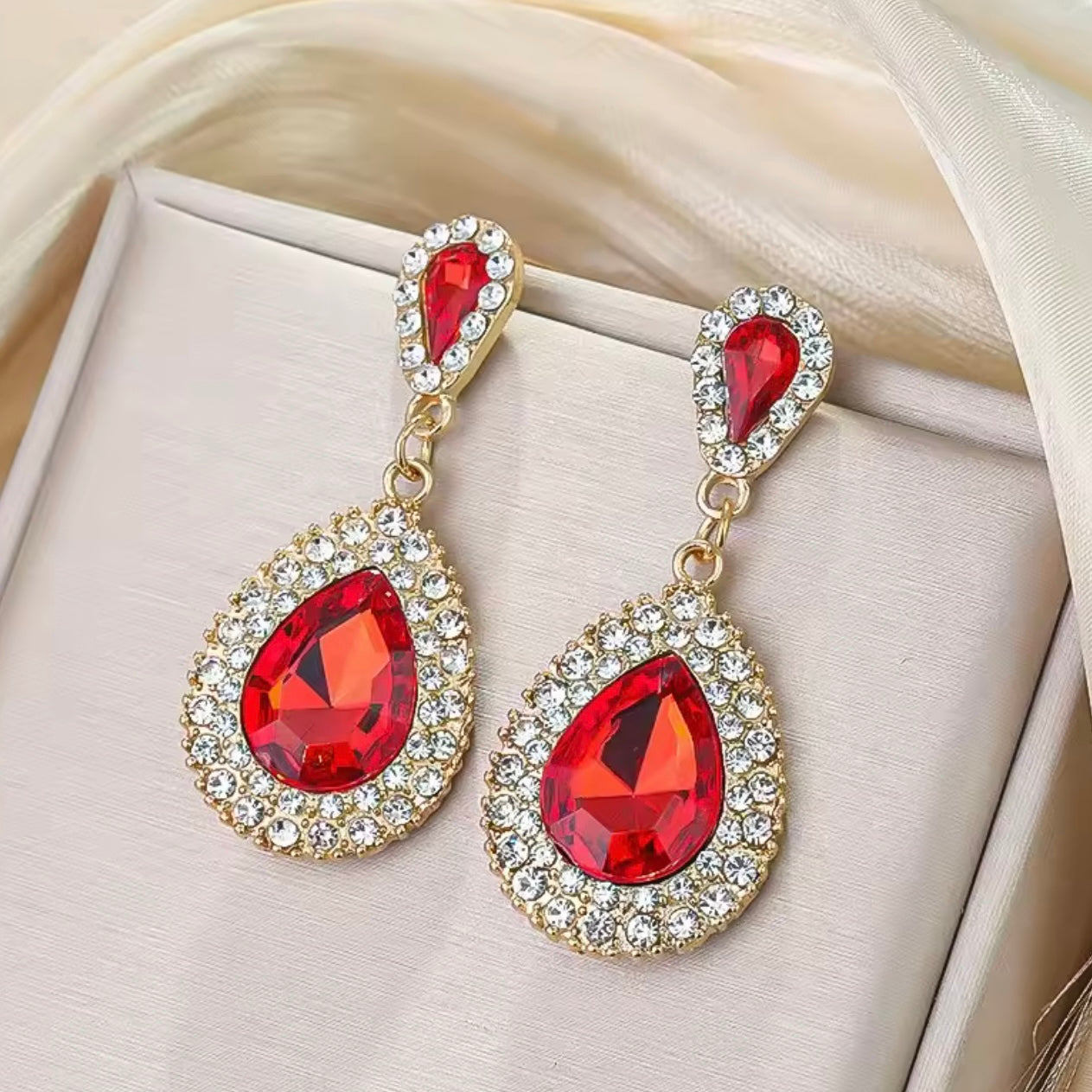 Aretes de gota largos color rojo