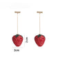 Aretes de fresas con pedrería