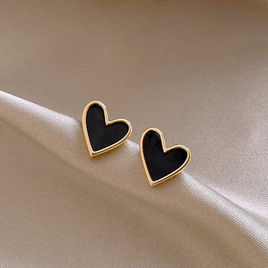 Aretes de corazones negros