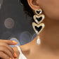 Aretes largos de corazones negros