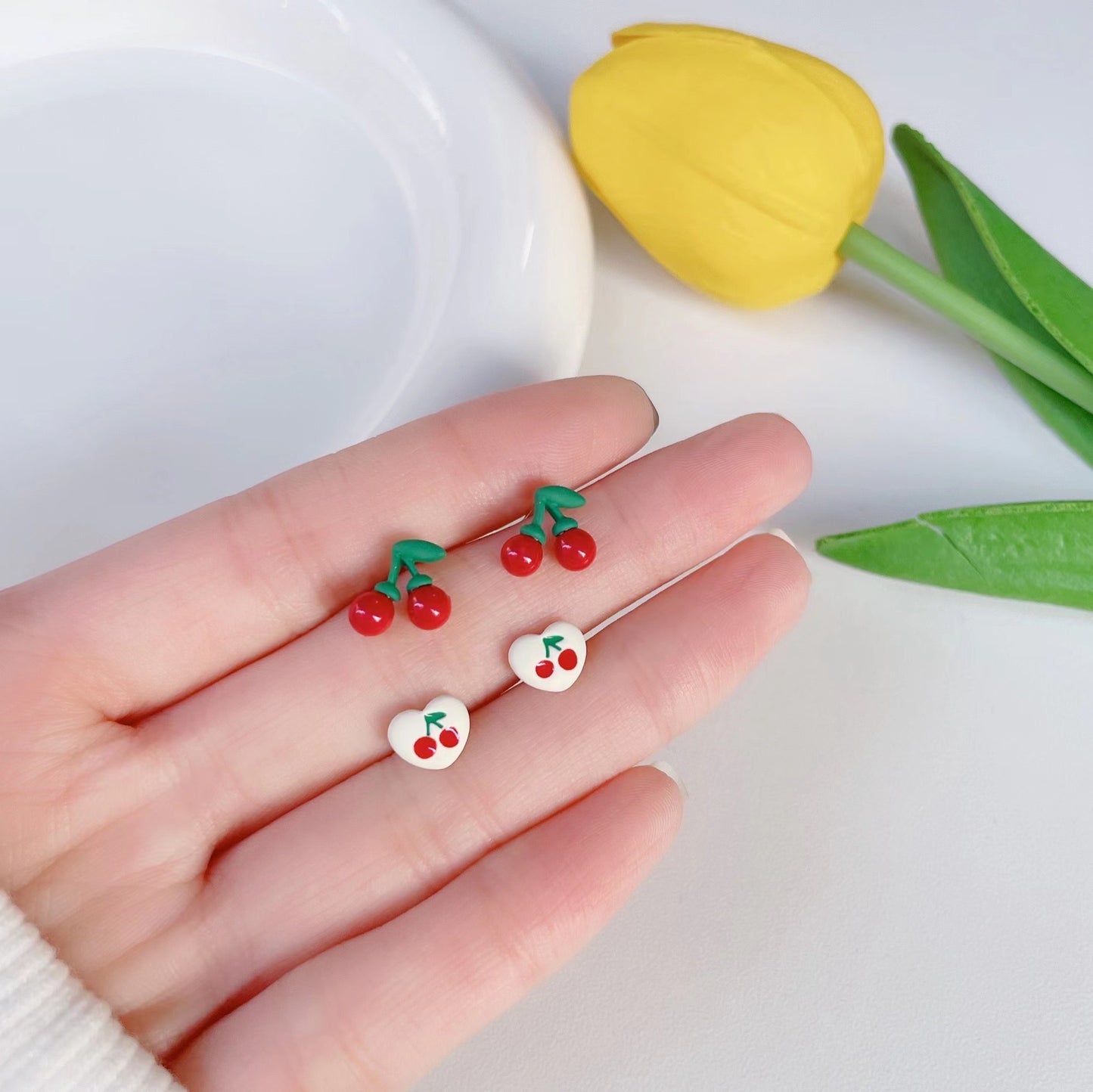 Set de aretes minis osito y cerezas - 6 piezas