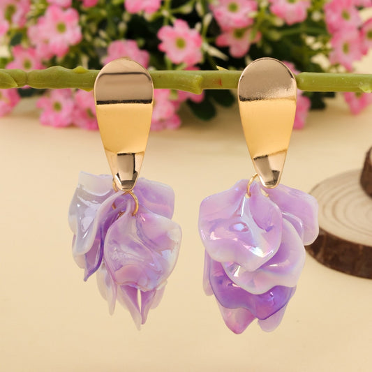 Aretes de pétalos morados