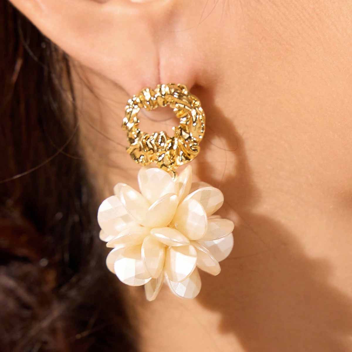 Aretes de pétalos