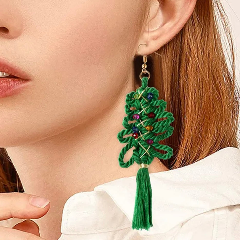 Aretes largos de arbolitos navideños