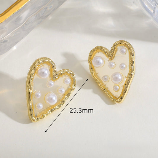 Aretes de corazones transparentes