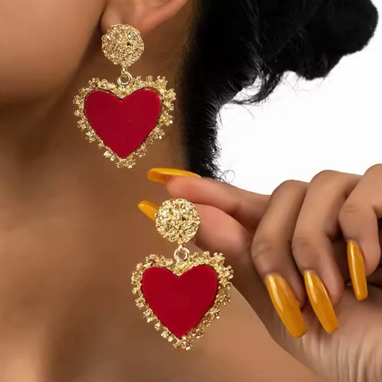 Aretes de corazones rojo con dorado