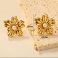 Aretes florecitas doradas con perlita blanca- acero inoxidable