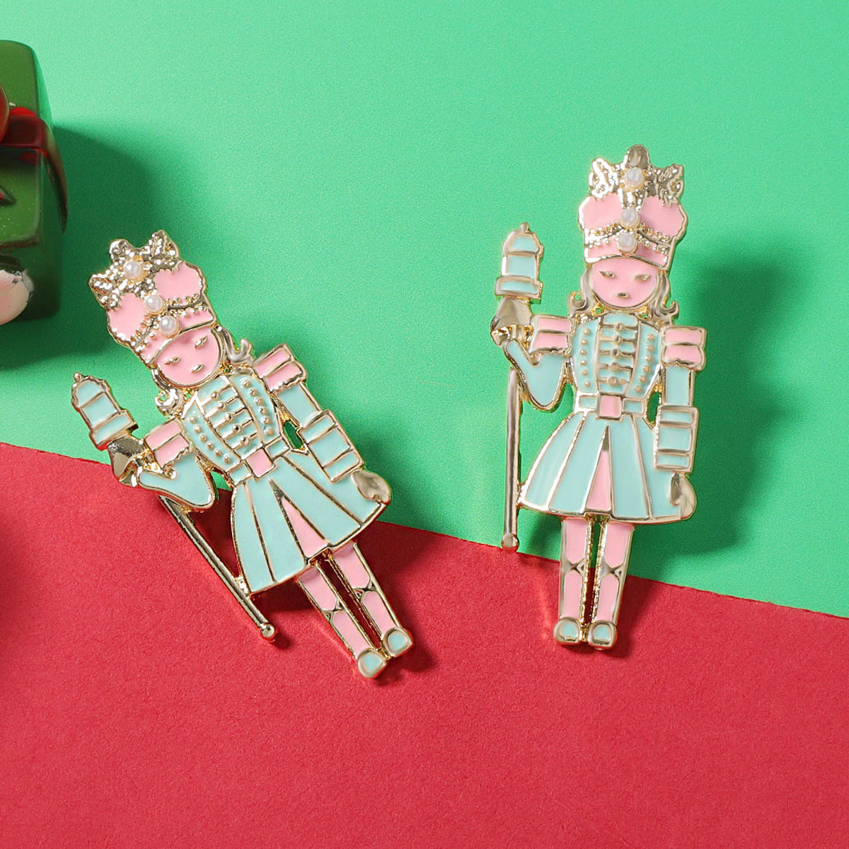 Aretes cascanueces menta y rosa
